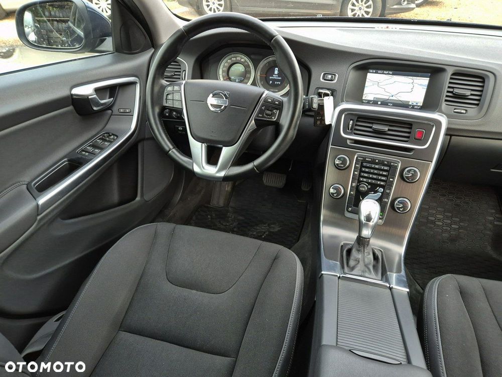 Volvo V60 D3 Geartronic Momentum - 24