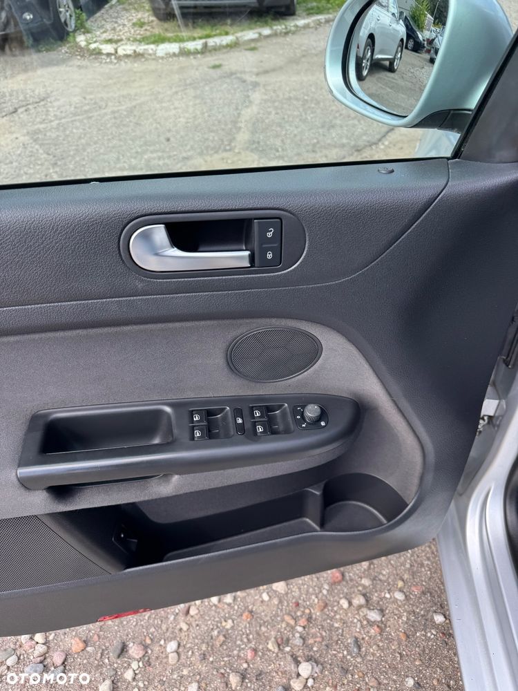 Volkswagen Golf Plus 1.6 TDI DPF BlueMotion Technology Team - 19