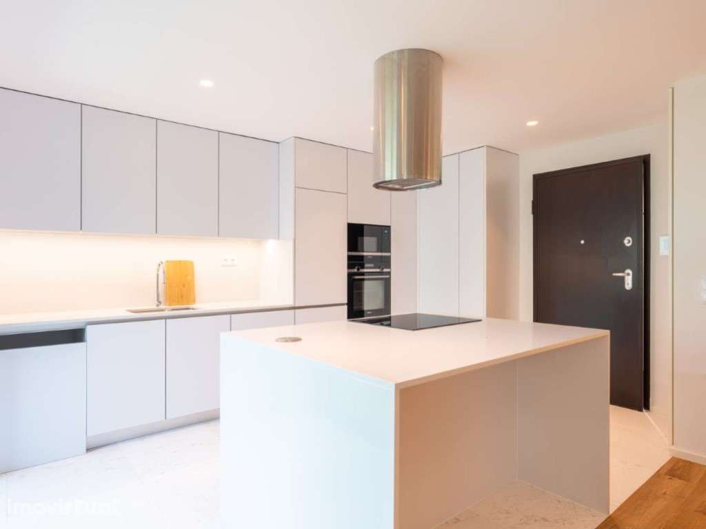 Apartamento T2 com varanda e estacionamento nas Avenidas Novas - Grande imagem: 5/28