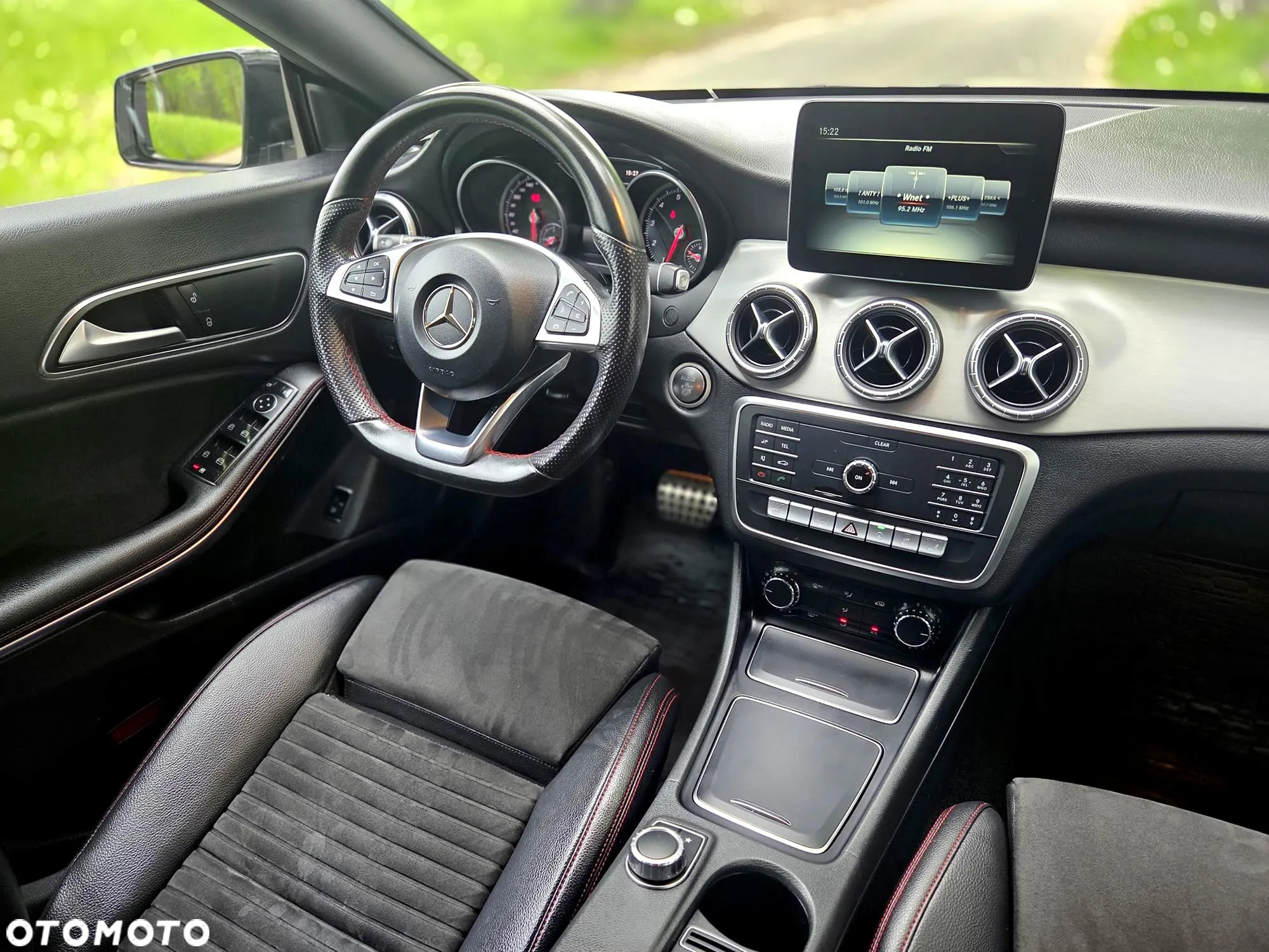 Mercedes-Benz CLA 200 7G-DCT AMG Line - 27