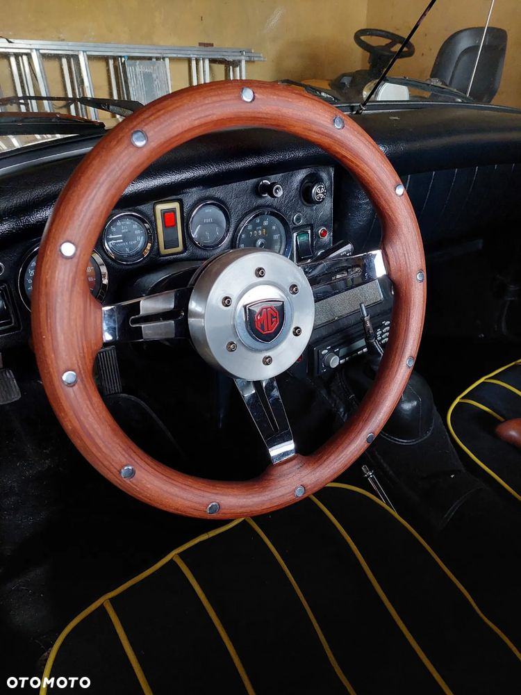 MG Midget - 14