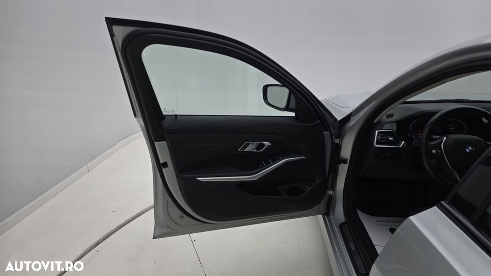 BMW Seria 3 330d xDrive AT - 10