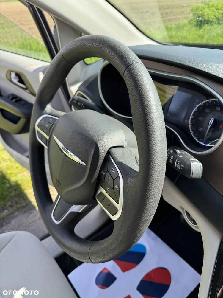 Chrysler Pacifica - 26