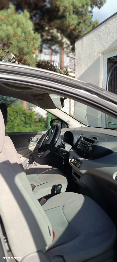 Nissan Almera Tino - 4