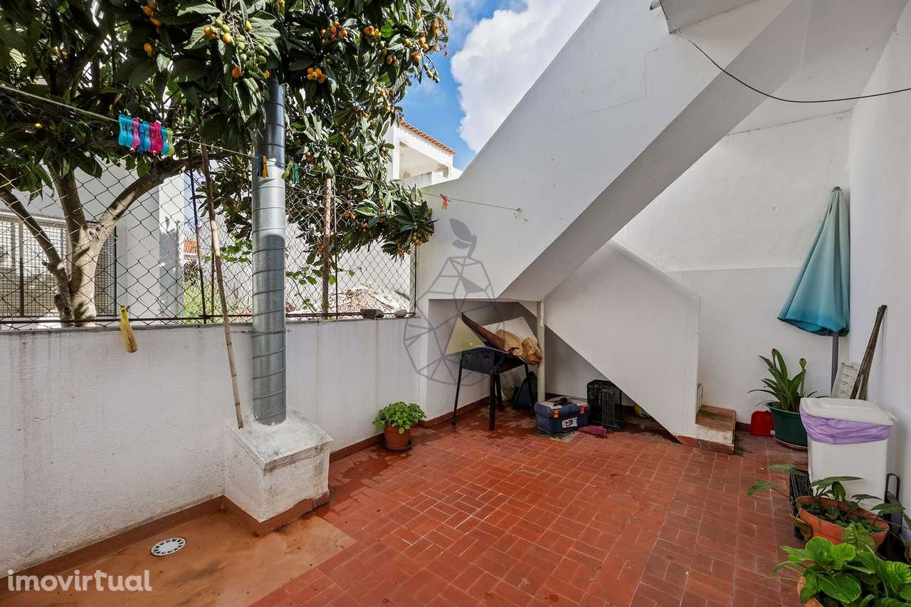 Apartamento T2 com Terraço Privativo em Zona Tranquila de Estômbar - Grande imagem: 3/43