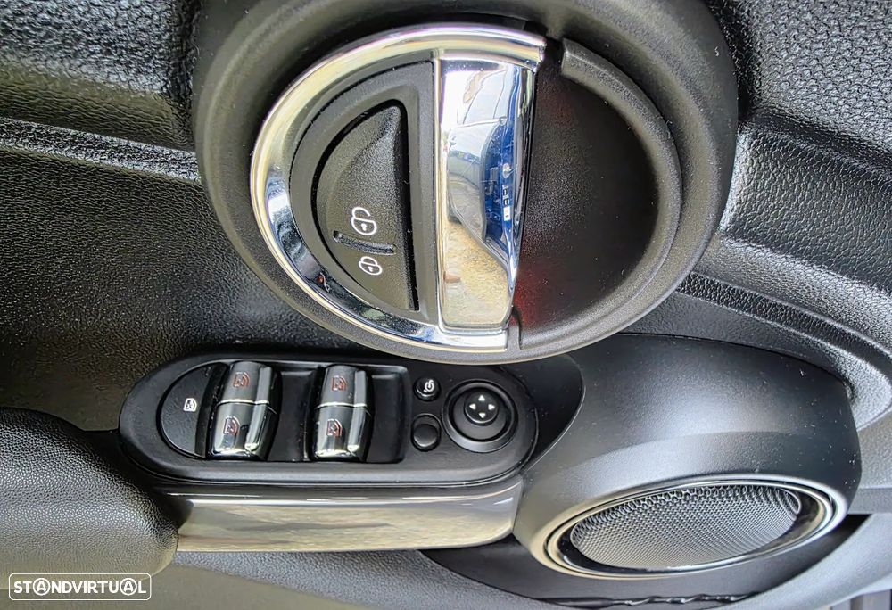 MINI 5 Portas Cooper D Auto - 32