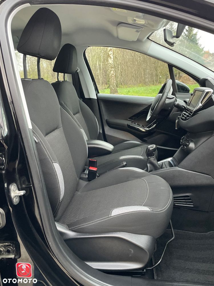 Peugeot 208 - 14