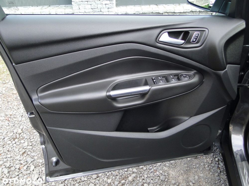 Ford Kuga 2.0 TDCi 4x4 Titanium - 34