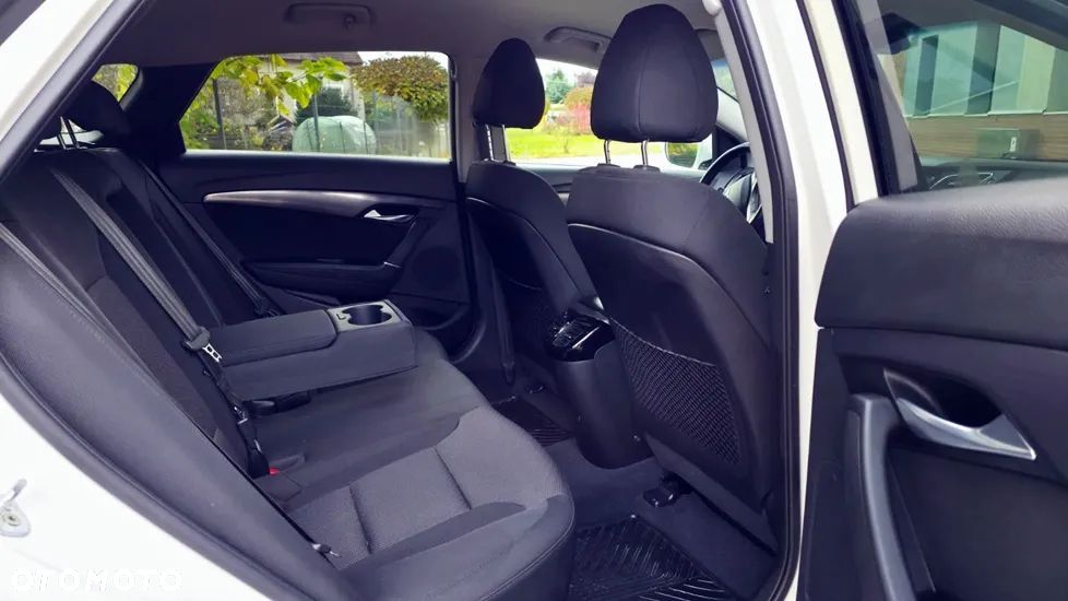 Hyundai i40 Kombi 1.7 CRDi Premium - 16