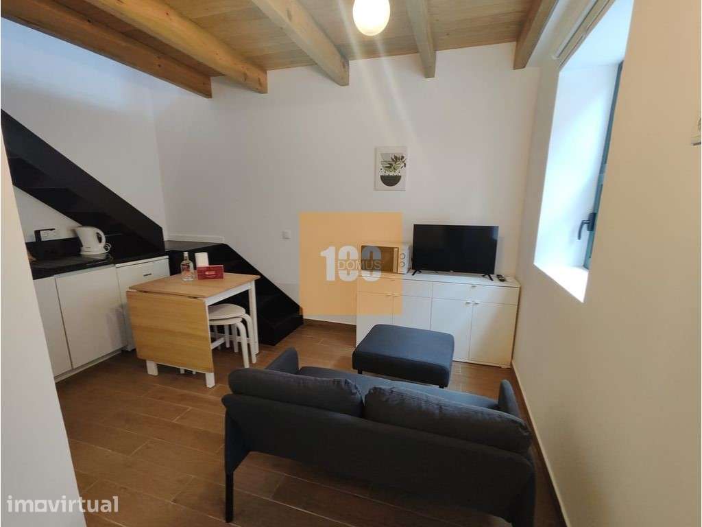 Moradia T1 duplex em Miguel Bombarda - Grande imagem: 2/27
