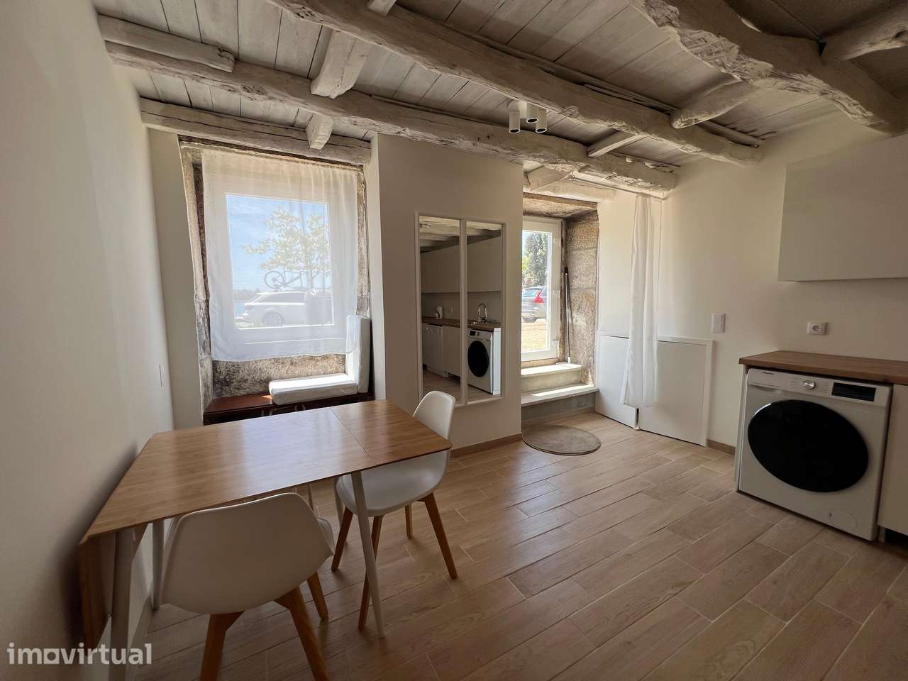 Apartamento na Foz, mobilado e equipado, em openspace - Grande imagem: 2/9