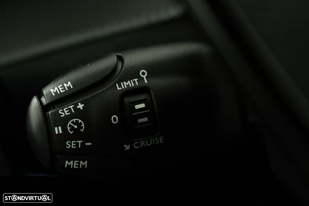 Peugeot e-2008 54 kWh Allure - 18
