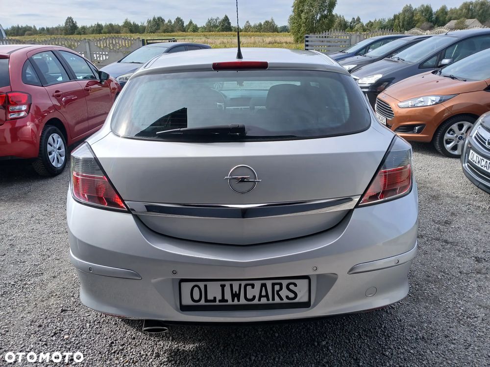 Opel Astra GTC 1.6 Sport - 12