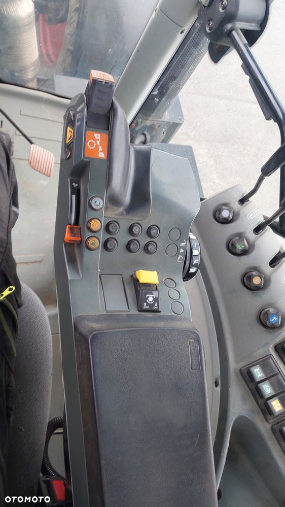 Claas ARION 620 - 7