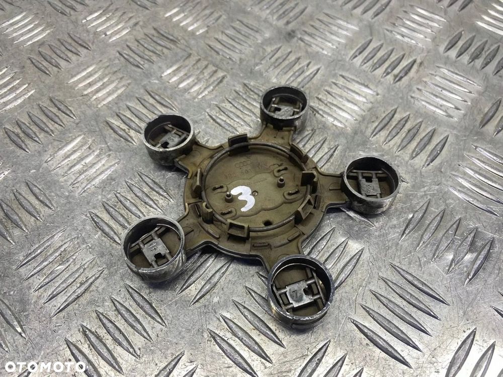 DEKIELEK KOŁPAK EMBLEMAT FELGI AUDI A4 A5 A6 A8 Q5 8R0601165 - 7