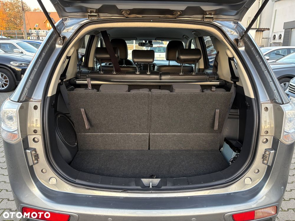 Mitsubishi Outlander 2.2 DID Intense + - 28