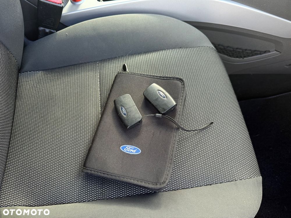 Ford Kuga - 28