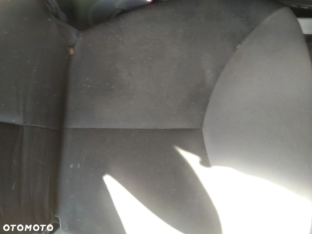 Auto na części - Peugeot 107 68 KM benzyna 2005 Silnik Skrzynia Drzwi Maska Klapa Błotnik Zderzak Lampa Szyba Klamka Lusterko Deska Kokpit - 4