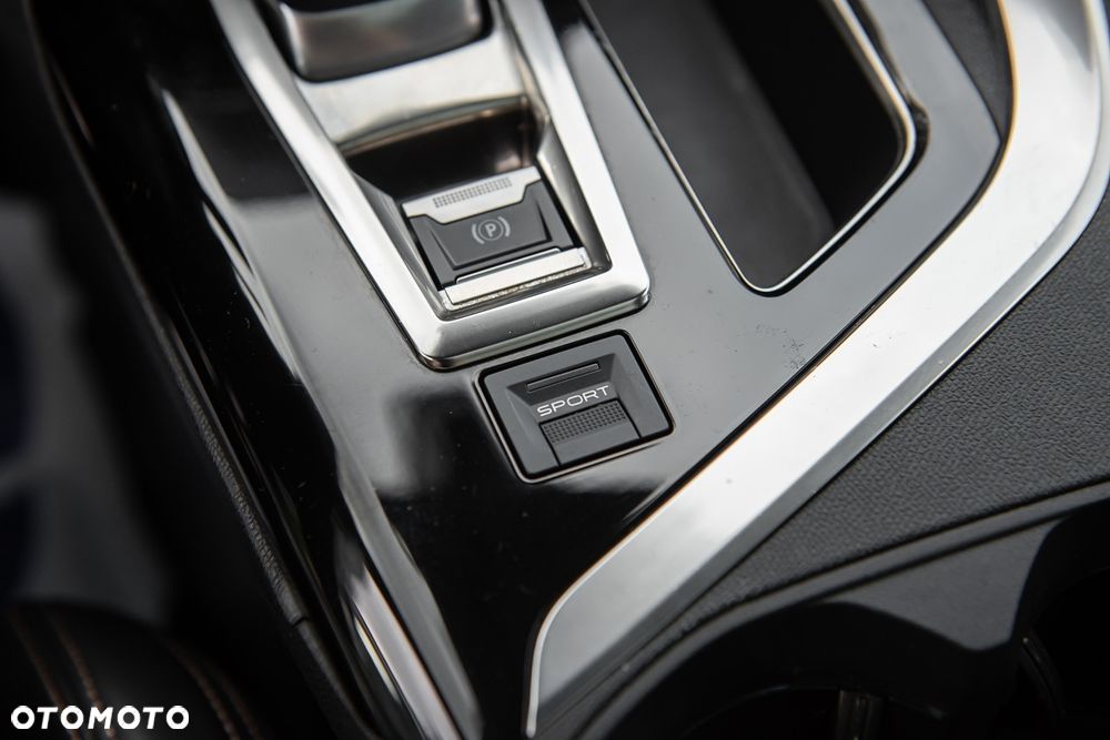 Peugeot 3008 THP 165 EAT6 Stop & Start Allure - 24