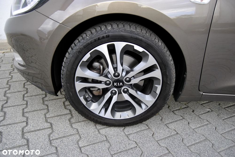 Kia Ceed 1.6 GDI Fifa World Cup Edition - 12