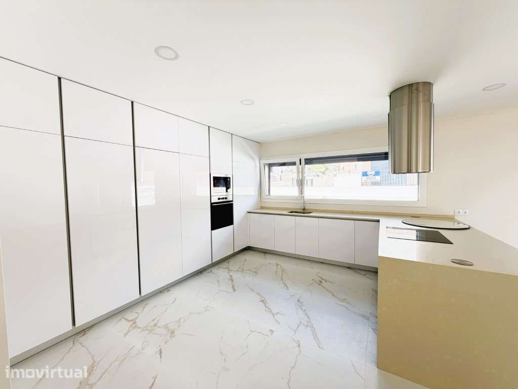 Moradia T5 de Luxo com Piscina e Jardim | Ponte do Rol | Torres Vedras - Grande imagem: 5/33