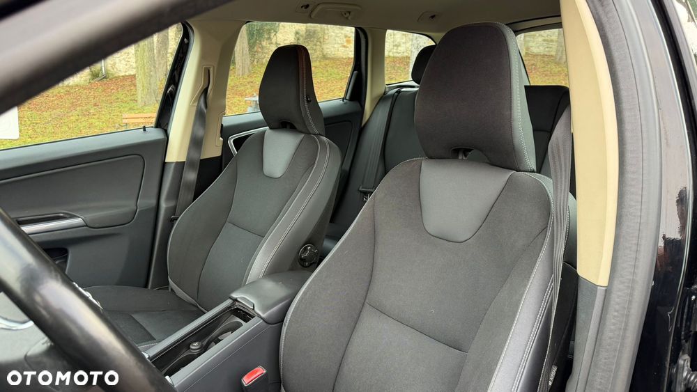 Volvo XC 60 D4 Momentum - 10