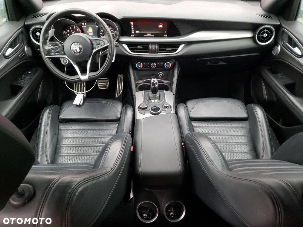 Alfa Romeo Stelvio - 7