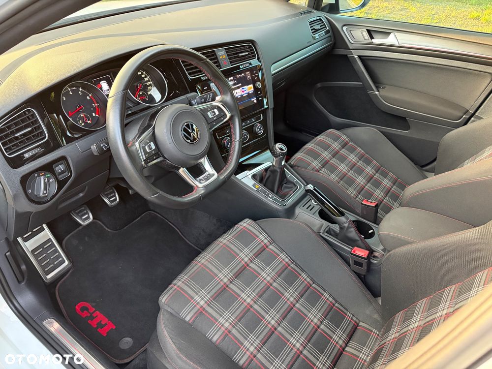 Volkswagen Golf - 19