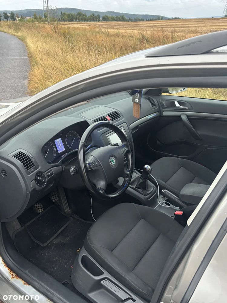 Skoda Octavia 1.6 FSI Ambiente - 6