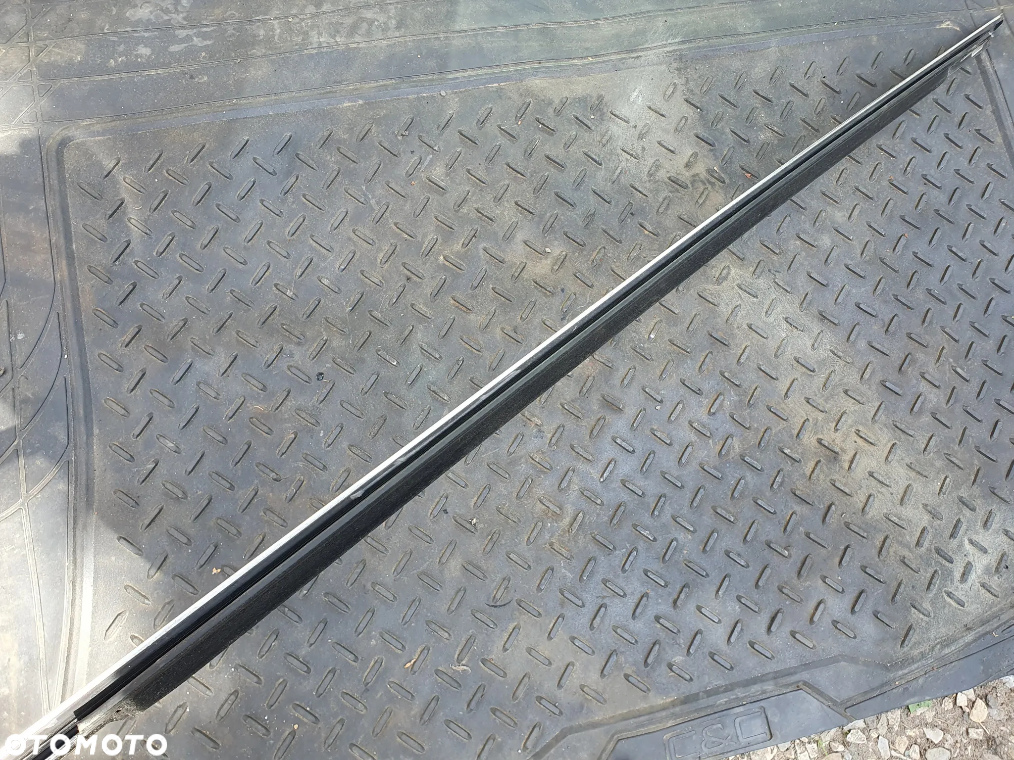 VW PASSAT B6 KOMBI LISTWA DRZWI SZYBY ZGARNIAJĄCA SZYBĘ PRAWY PRZÓD CHROM ORYGINAŁ 3C4837476 - 2