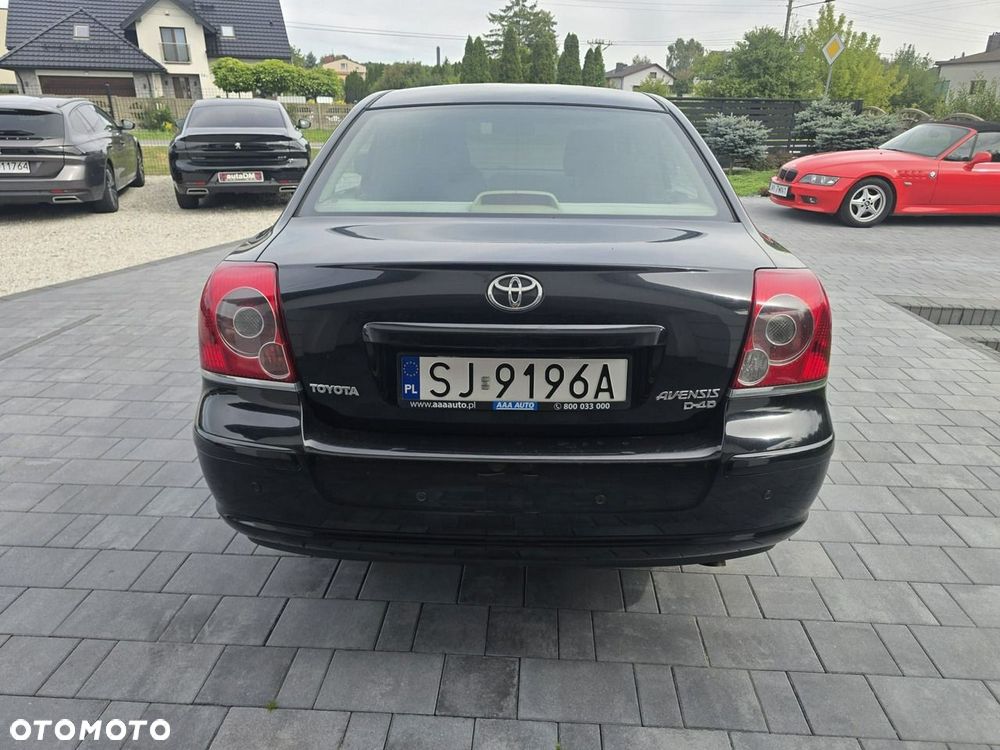 Toyota Avensis - 8