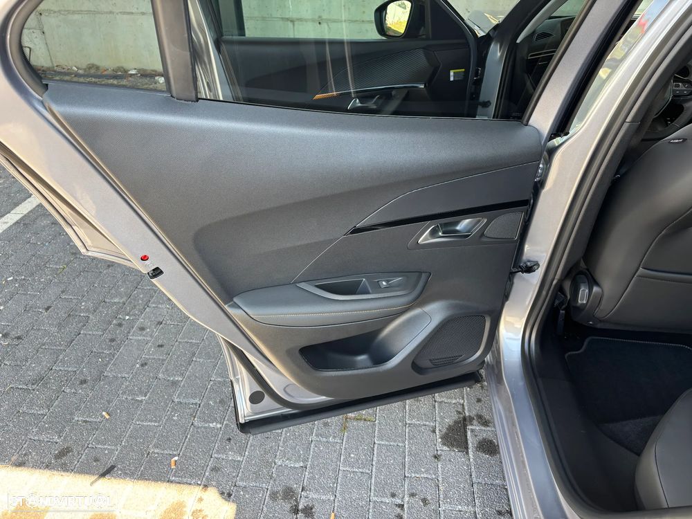 Peugeot e-2008 Allure Pack - 14