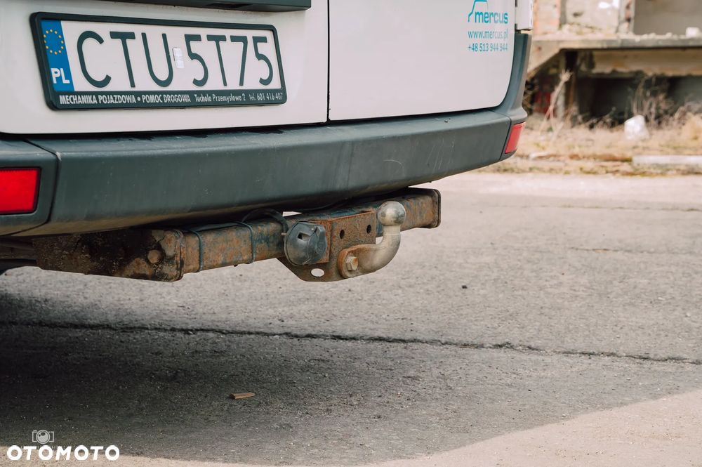 Mercedes-Benz 519 - 30