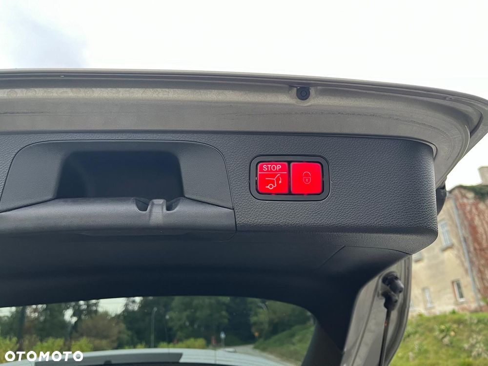 Mercedes-Benz GLC 300 4Matic 9G-TRONIC Exclusive - 17