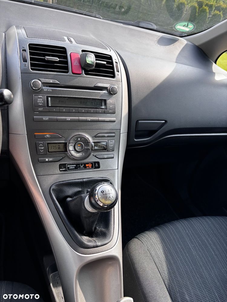 Toyota Auris 1.6 Executive - 11