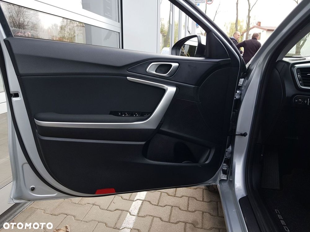 Kia Ceed - 10
