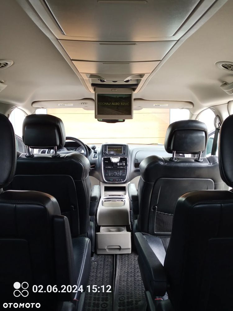 Chrysler Town & Country - 9