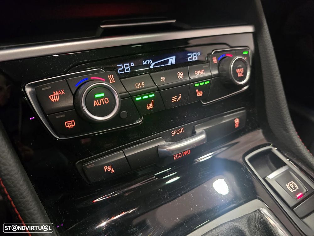 BMW 218 Active Tourer d Aut. Sport Line - 31