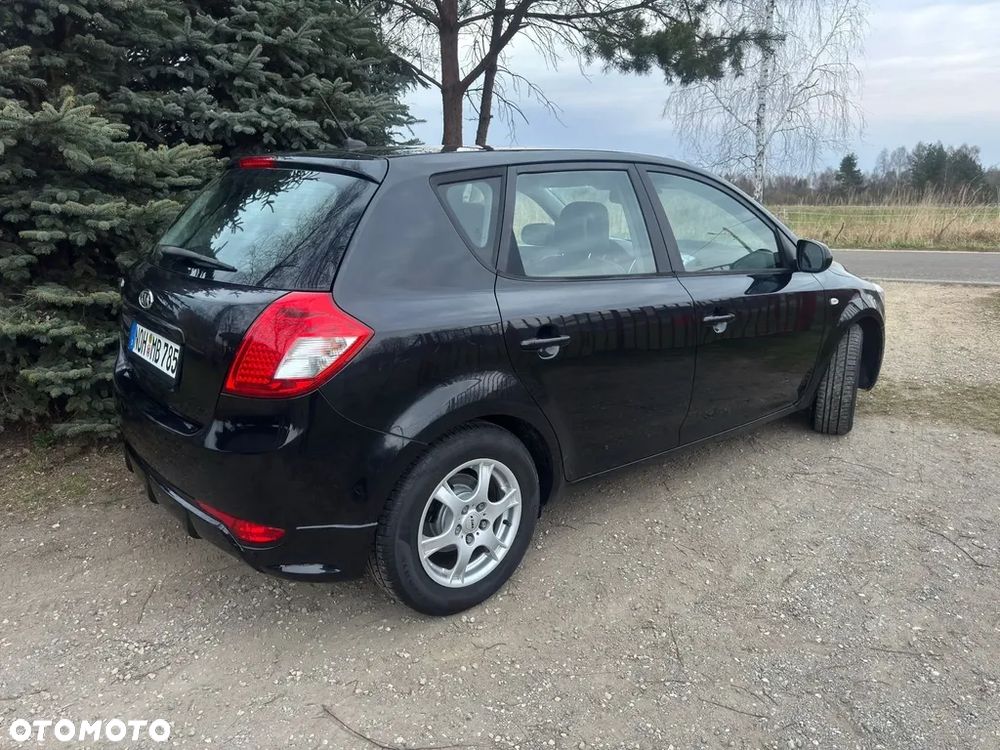 Kia Ceed 1.4 CVVT Dream-Team Edition - 27
