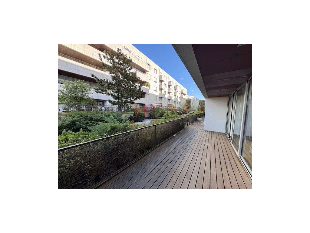 Quinta das Nogueiras Coimbra Vende-se T2 com garagem e elevador. - Grande imagem: 4/27