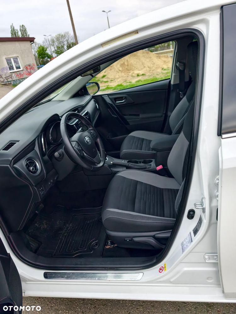 Toyota Auris 1.8 HSD Luna - 10