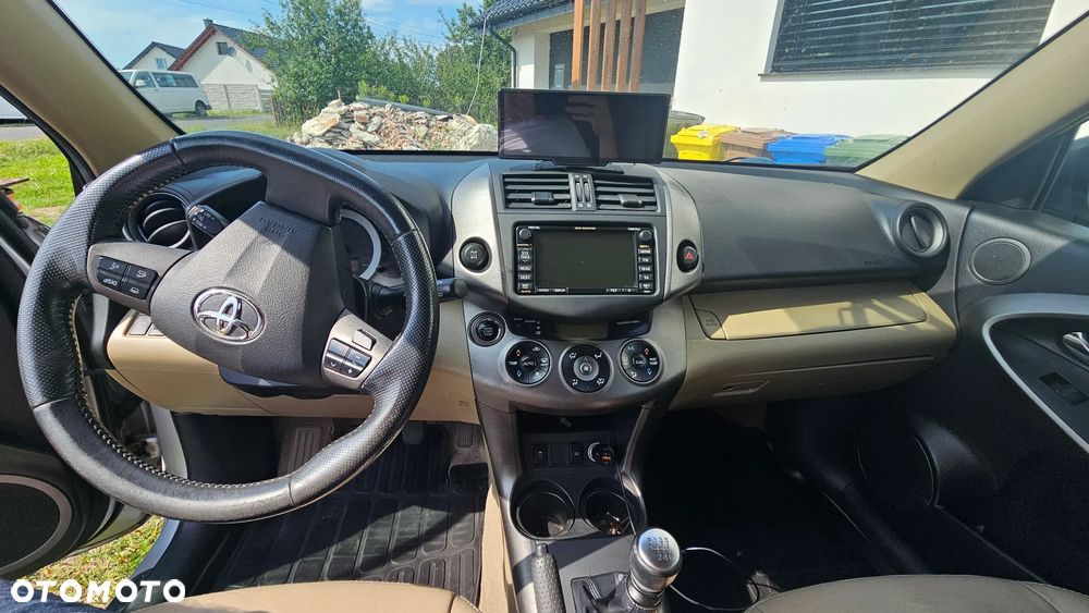 Toyota RAV4 - 10