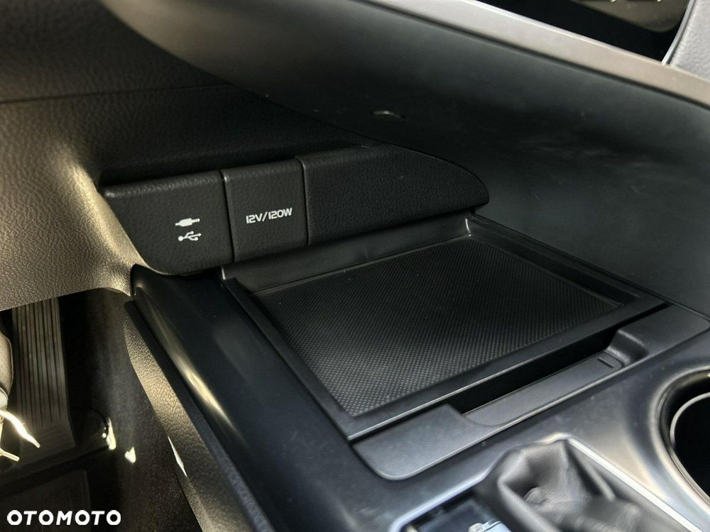 Toyota Camry 2.5 Hybrid Comfort CVT - 28