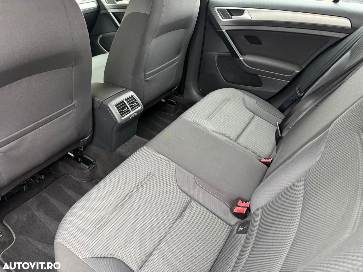 Volkswagen Golf - 13