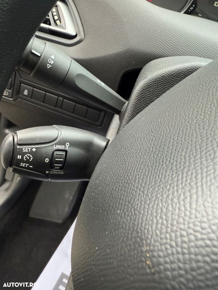 Peugeot 308 1.2 L PureTech Active - 22