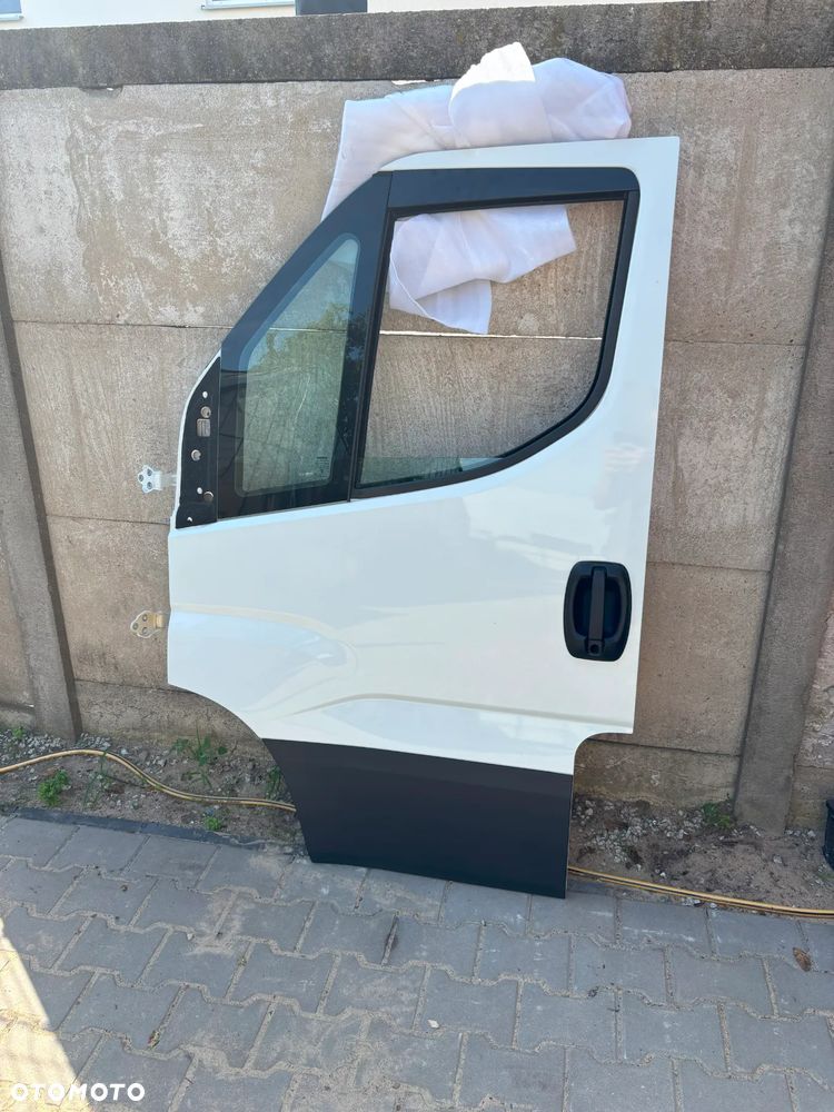 Iveco Daily 2019-derzwi przednie kompletne lewe prawe