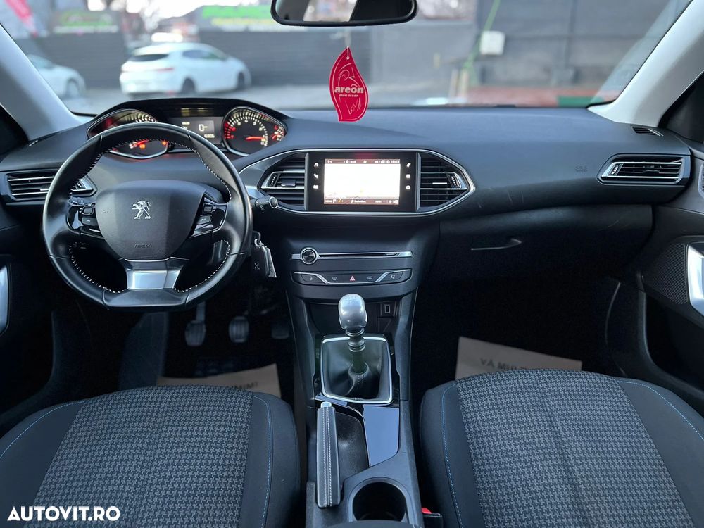 Peugeot 308 1.2 L PureTech Turbo S&S Allure - 6