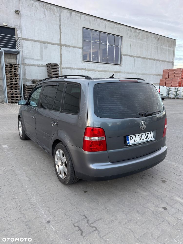 Volkswagen Touran 1.9 TDI Basis DSG - 5