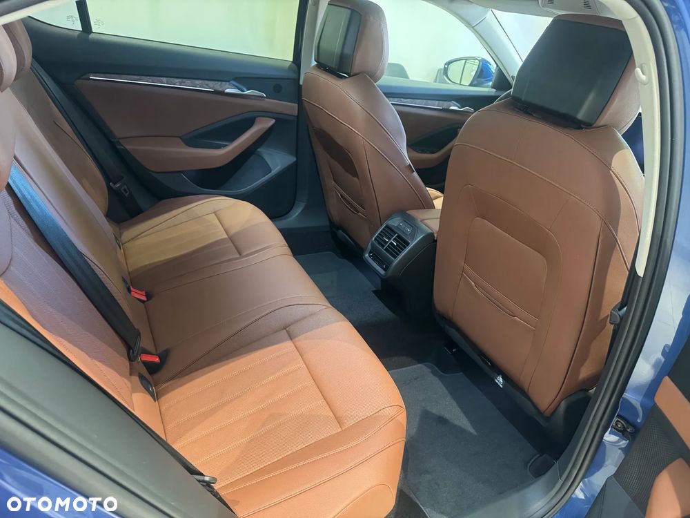 Skoda Superb 2.0 TDI SCR 4x4 L&K DSG - 8