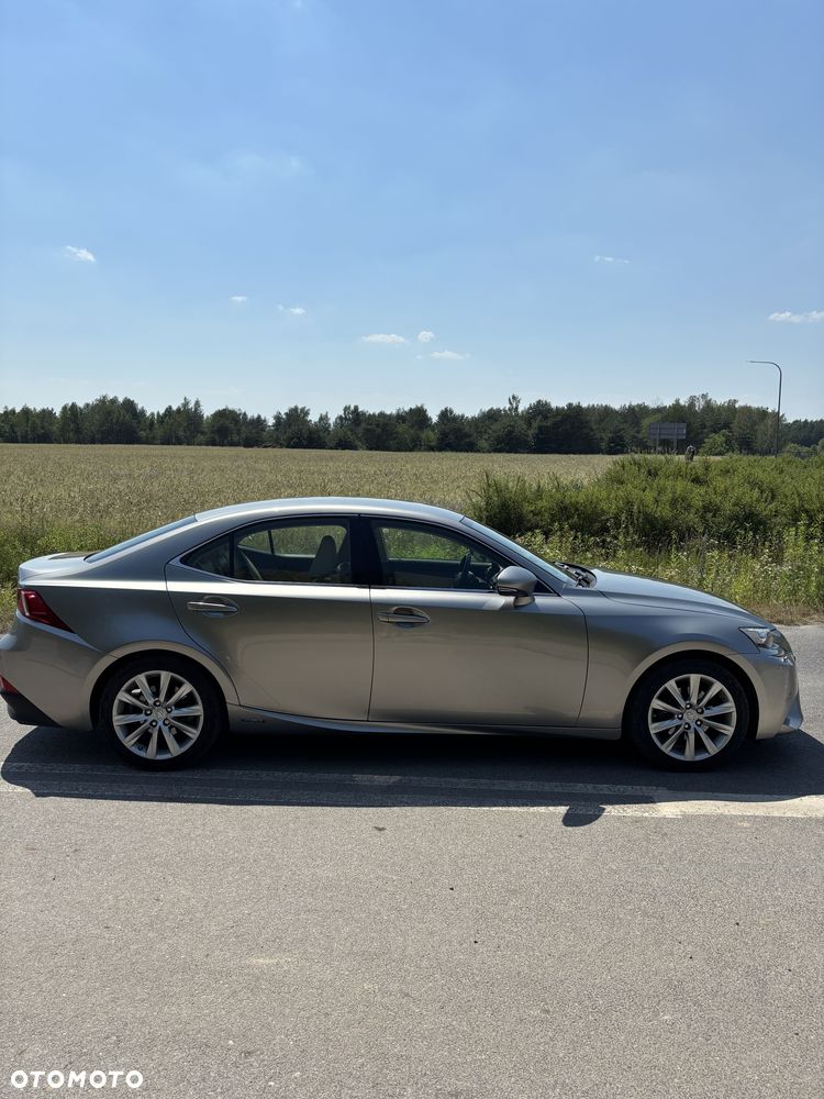 Lexus IS 300h Prestige - 14